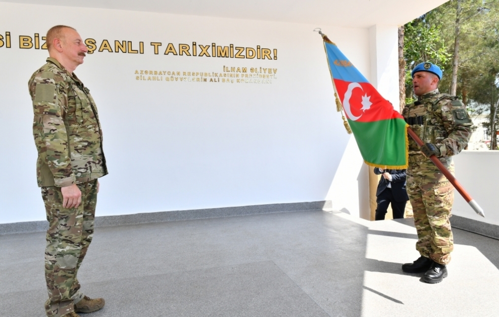 Prezidentdən  Döyüş bayrağını alan hərbi hissənin komandiri belə 
 AND İÇDİ