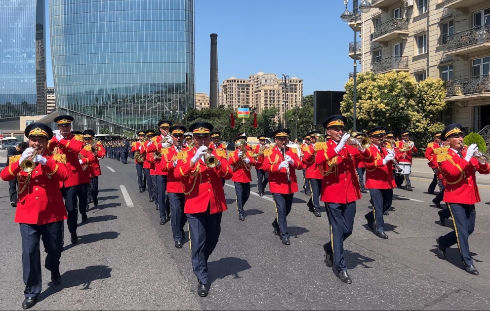 Silahlı Qüvvələr Günü münasibətilə hərbi orkestrlərin yürüşü