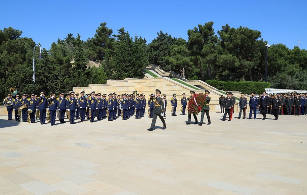 Defense Ministry’s leadership visited the Alley of Honor and the Alley of Shehids