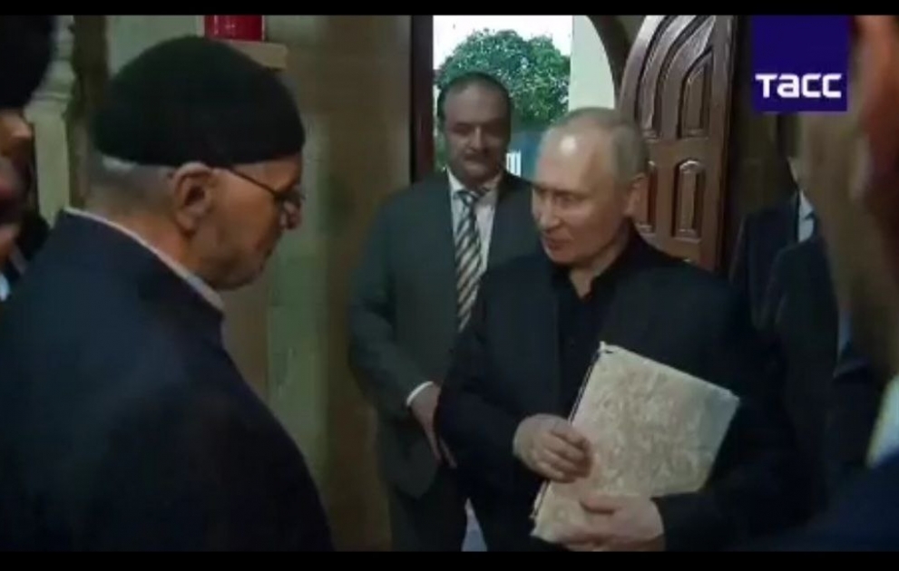 Putin Dərbənddə Cümə məscidini ziyarət etdi