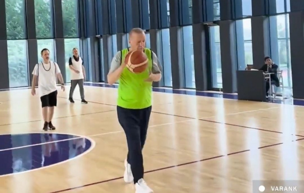 Ərdoğan keçmiş nazirlə basketbol oynadı