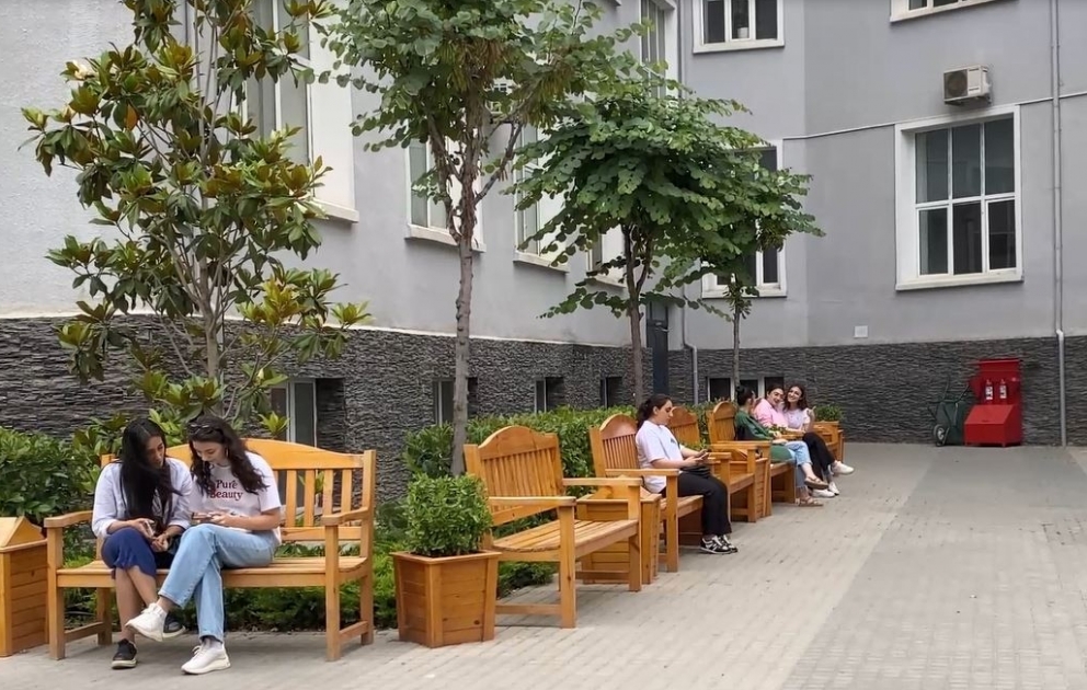 Bəzi universitetlərdə olan geyim qadağaları necə qarşılanır?