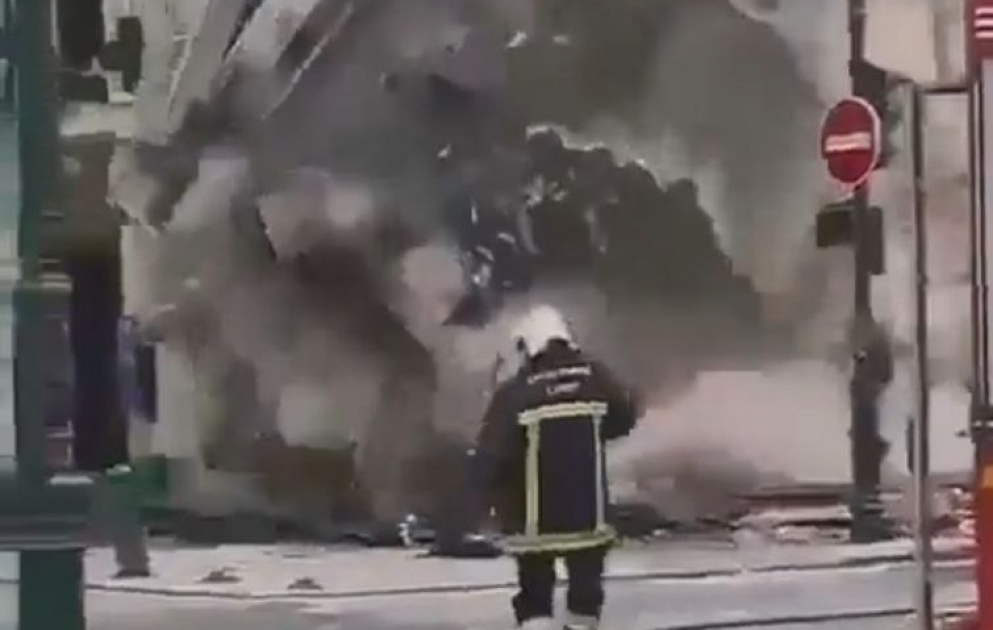 Fransanın Montarji şəhərində aptek yanğından sonra çöküb