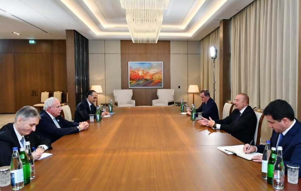 Президент Ильхам Алиев принял министра иностранных дел Палестины