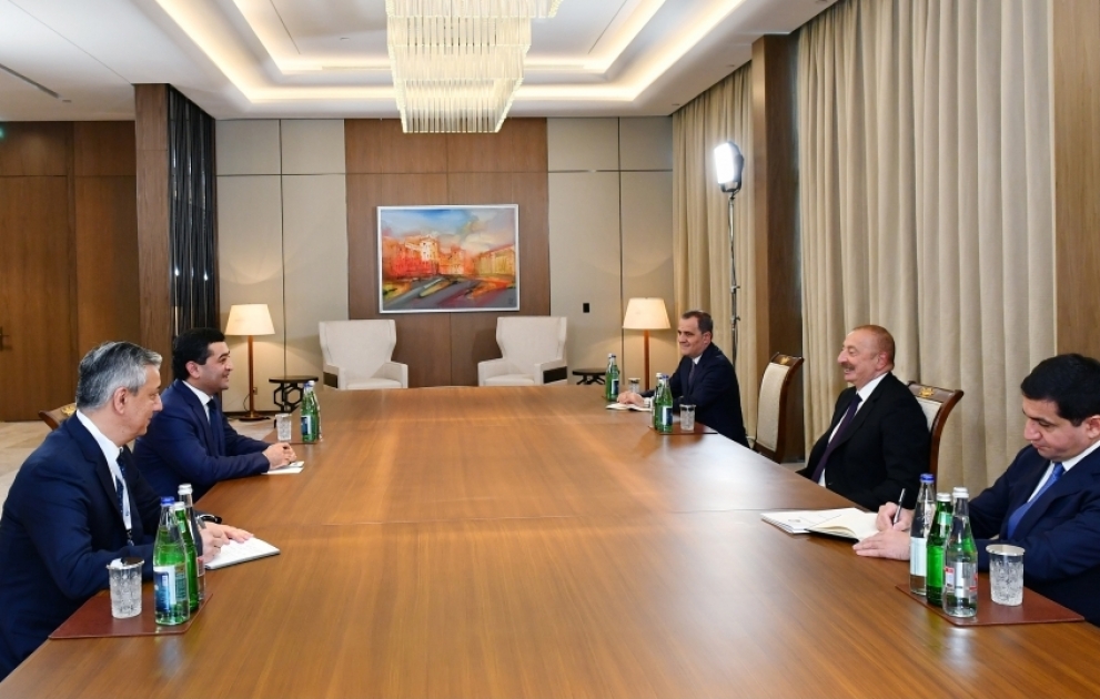 Präsident Ilham Aliyev empfängt usbekischen Außenminister