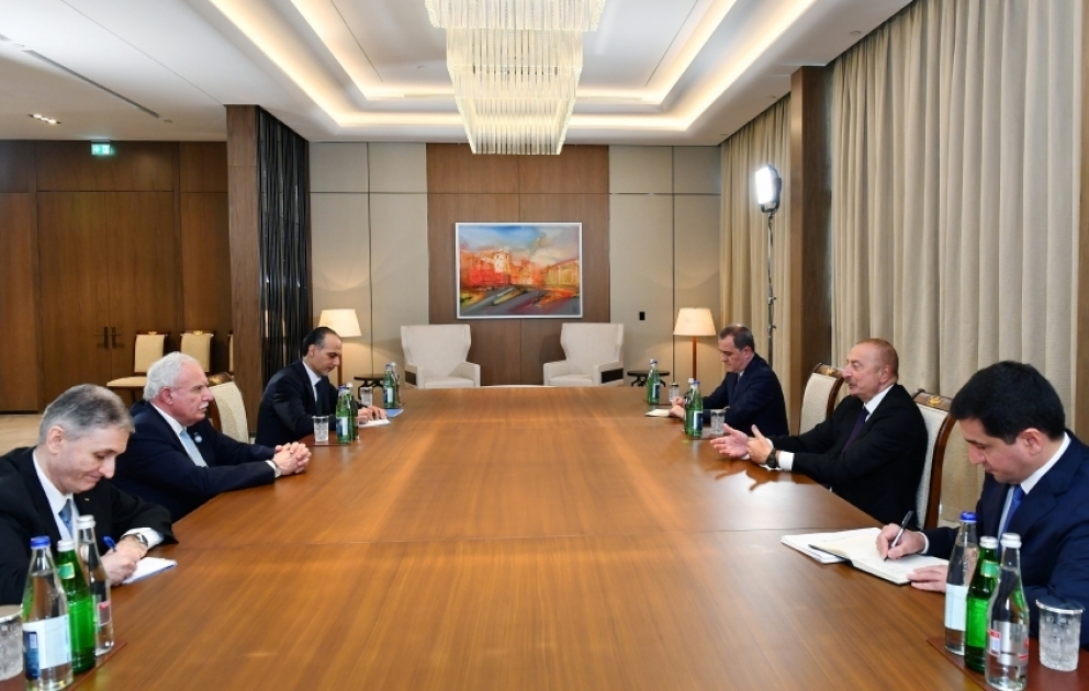 Präsident Ilham Aliyev empfängt Außenminister von Palästina