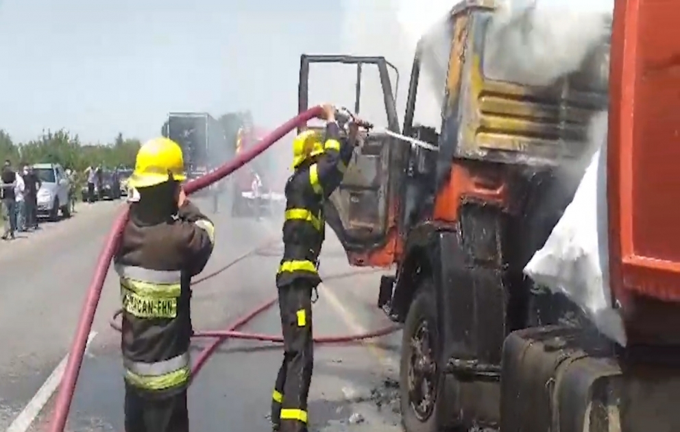 Ağdaşda yük avtomobili yanıb