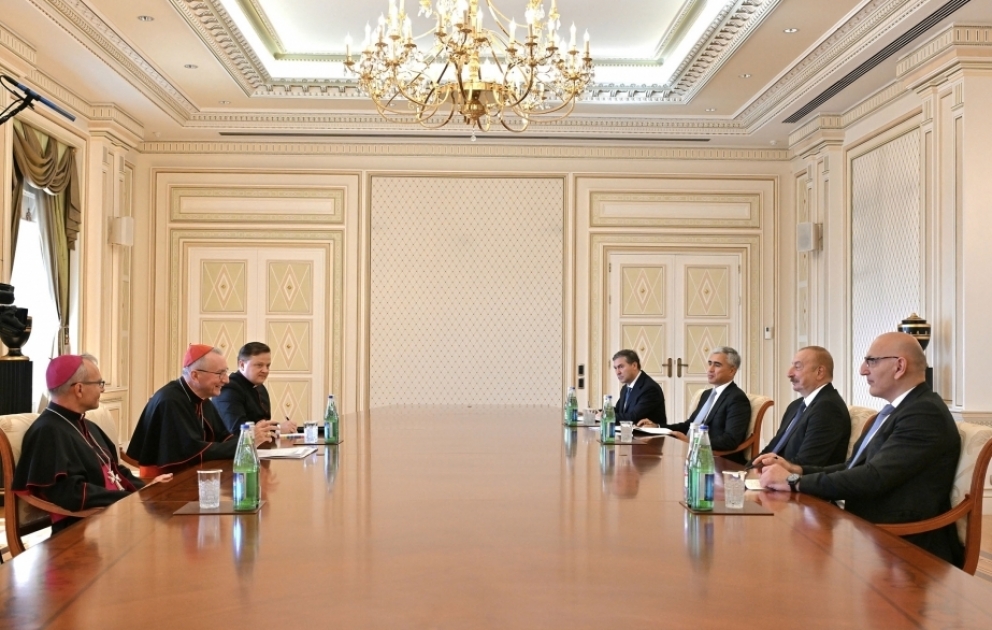 Präsident Ilham Aliyev empfängt Staatssekretär des Heiligen Stuhls