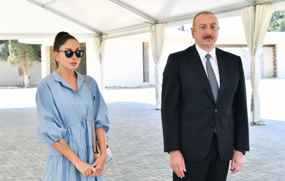 Prezident İlham Əliyev və birinci xanım Mehriban Əliyeva Mərkəzi Nəbatat Bağında aparılan işlərlə tanış olublar YENİLƏNİB