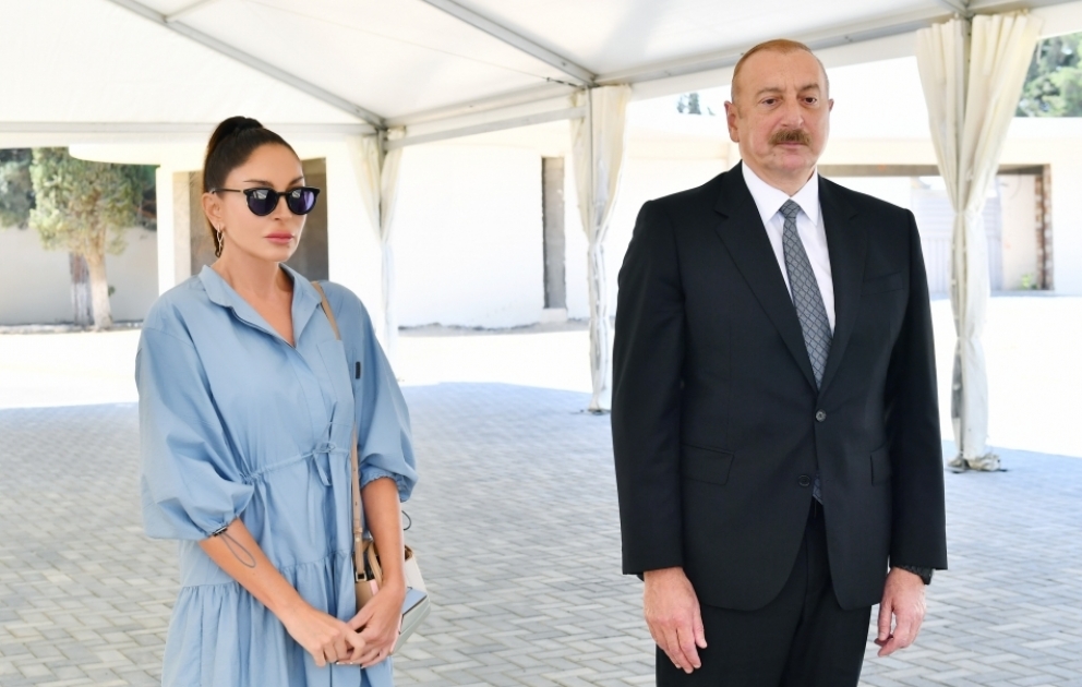 Президент Ильхам Алиев и первая леди Мехрибан Алиева ознакомились с работами, проводимыми в Центральном ботаническом саду