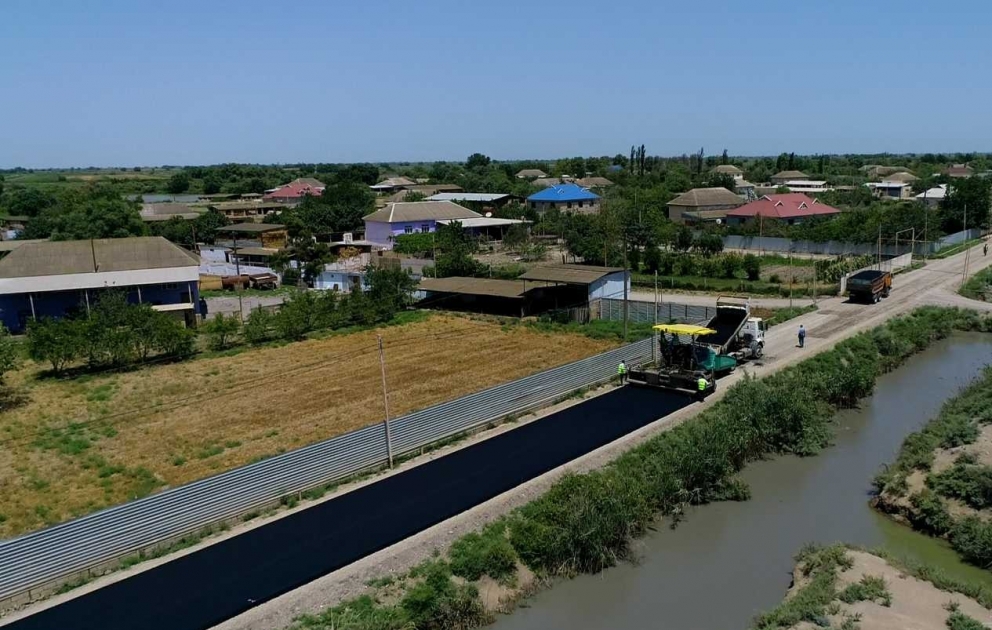 Salyan rayonunda 33 km-lik yol yenidən qurulur
