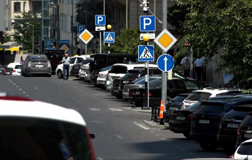Avtomobillərin parklanmasına görə ödənişlər müəyyənləşib