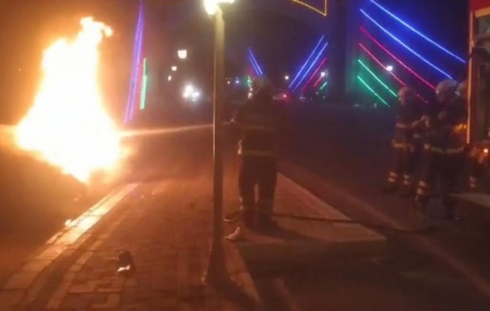Naxçıvanda qəzadan sonra yanan avtomobildən iki nəfər xilas edilib