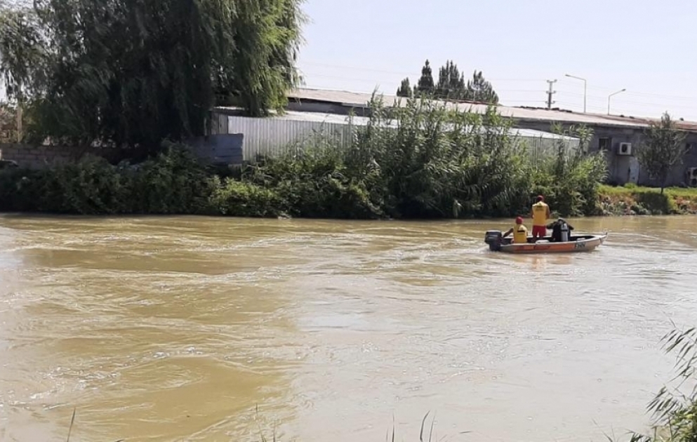 FHN: Ağcabədidə kanalda batan qızın axtarışı davam edir