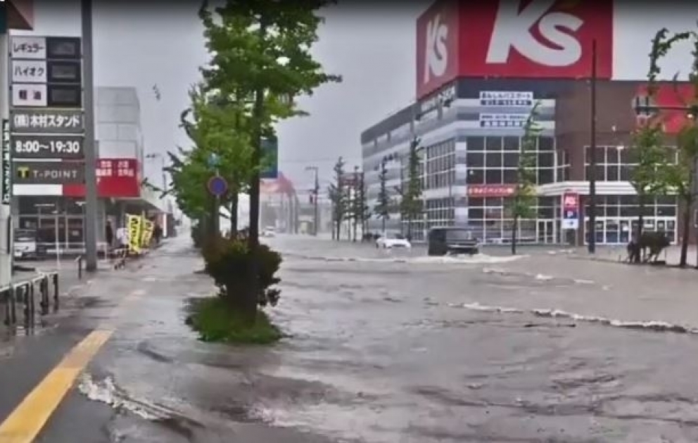 На севере Японии эвакуируют около 10 тысяч жителей города Акита