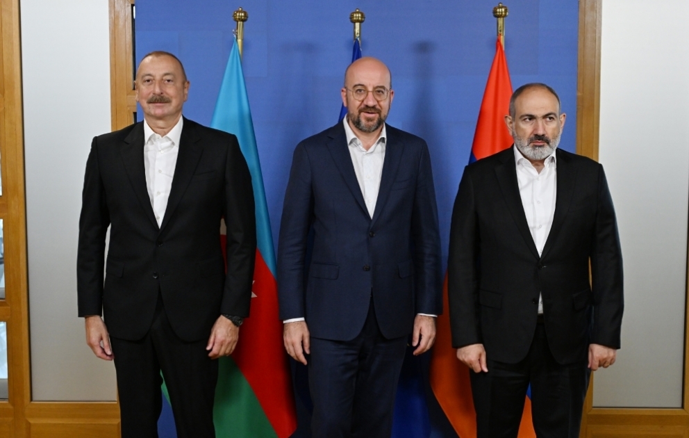 Aserbaidschans Präsident, EU-Ratspräsident und Armeniens Premierminister treffen sich in Brüssel