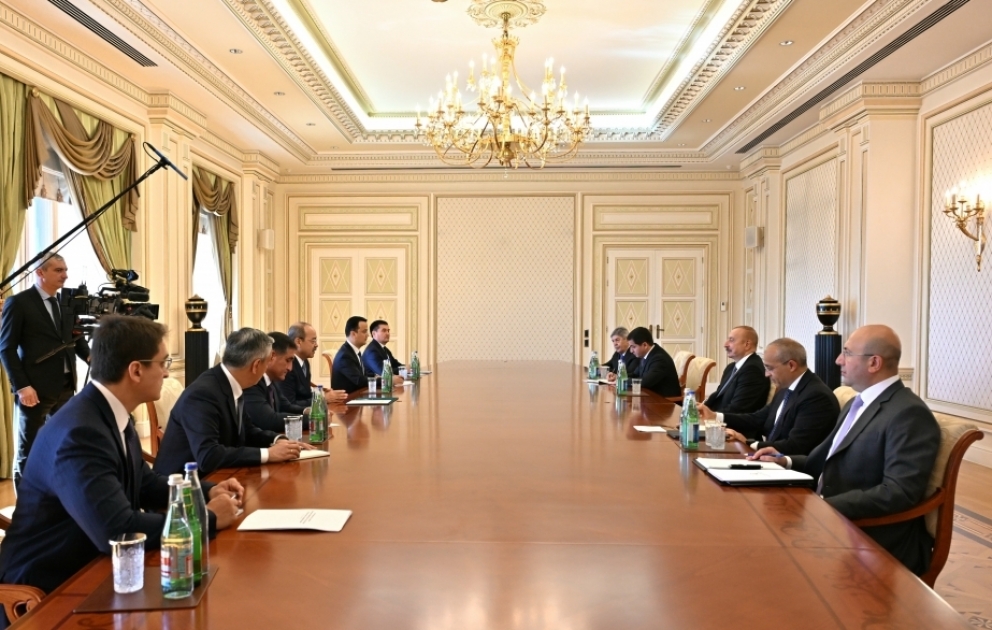 Le président de la République reçoit le Premier ministre ouzbek