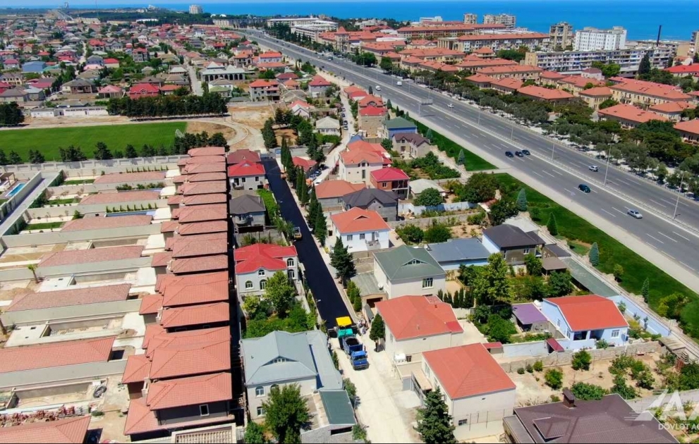 Buzovna qəsəbəsində Qaçaq Nəbi küçəsi təmir olunur
