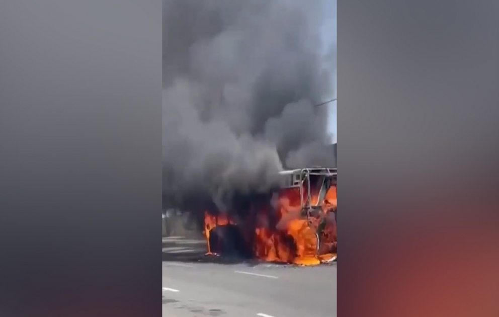 46 nömrəli sərnişin avtobusu yanıb