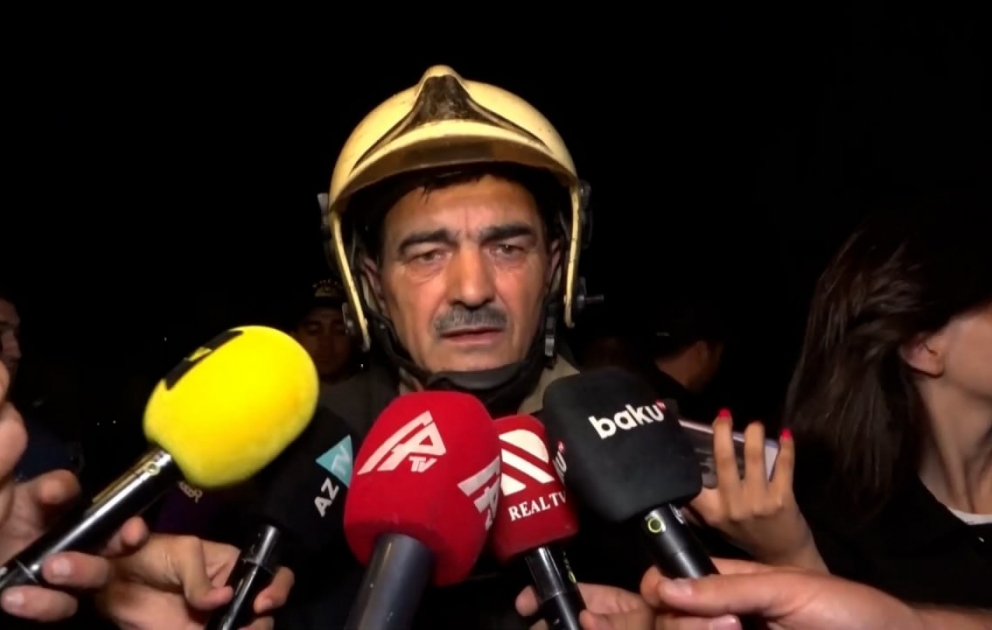 Yanğın zamanı neftayırma zavoduna böyük təhlükə yaranıb
