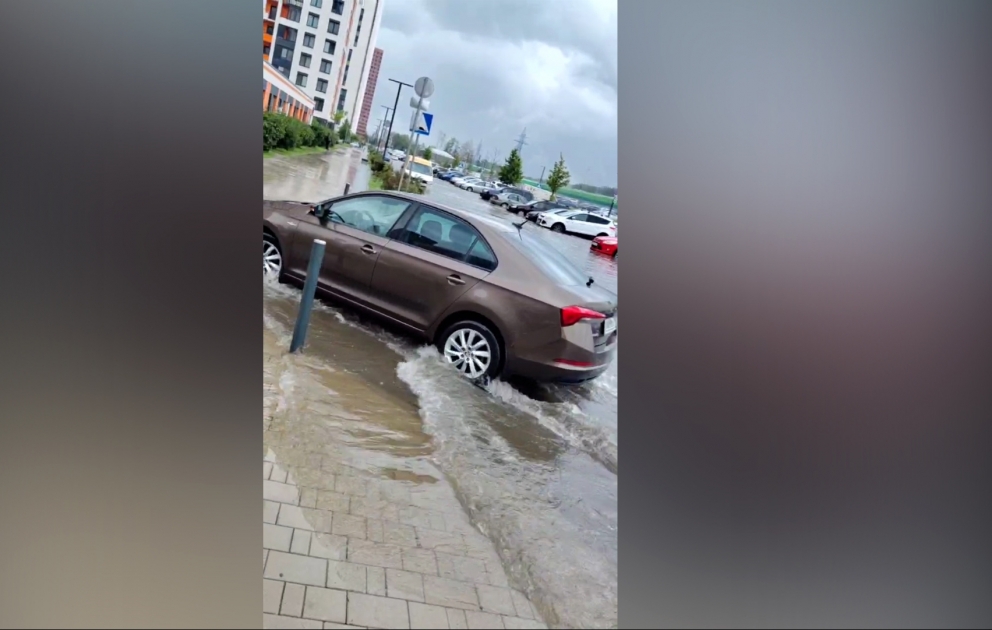 Москву затопило из-за сильного ливня