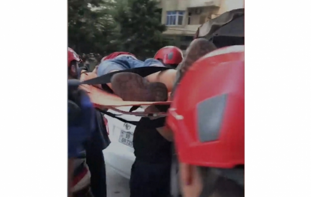 Bakıda dərinliyi 6 metr olan zirzəmiyə yıxılan uşaq xilas edilib