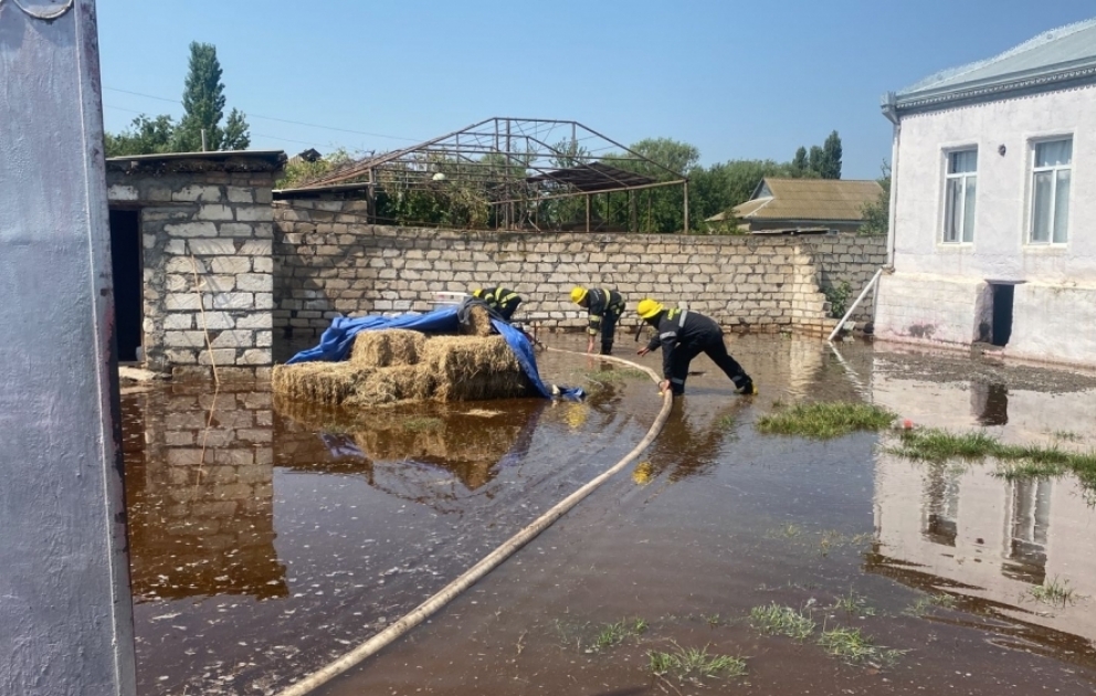 Bərdədə subasmanın fəsadları aradan qaldırılır