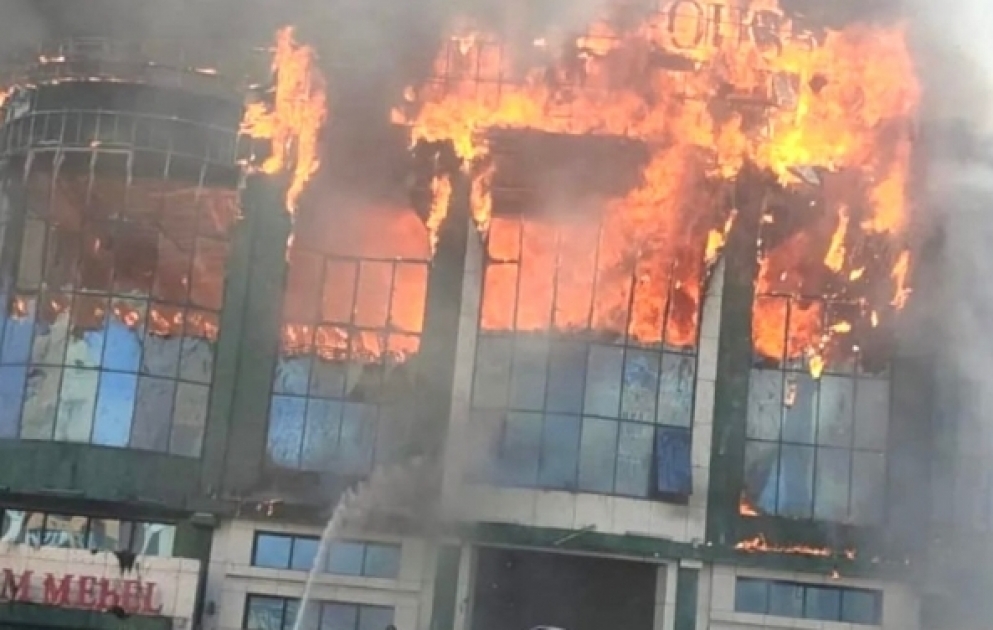Sumqayıtda yanğın olan şadlıq sarayından son görüntülər