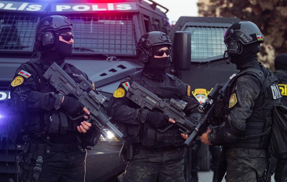 “Kalaşnikov” markalı avtomat daşıyan şəxslər saxlanılıblar