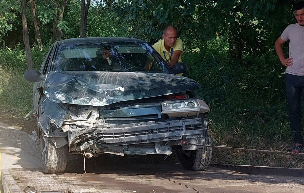 Qubada iki avtomobil toqquşdu, xəsarət alan var