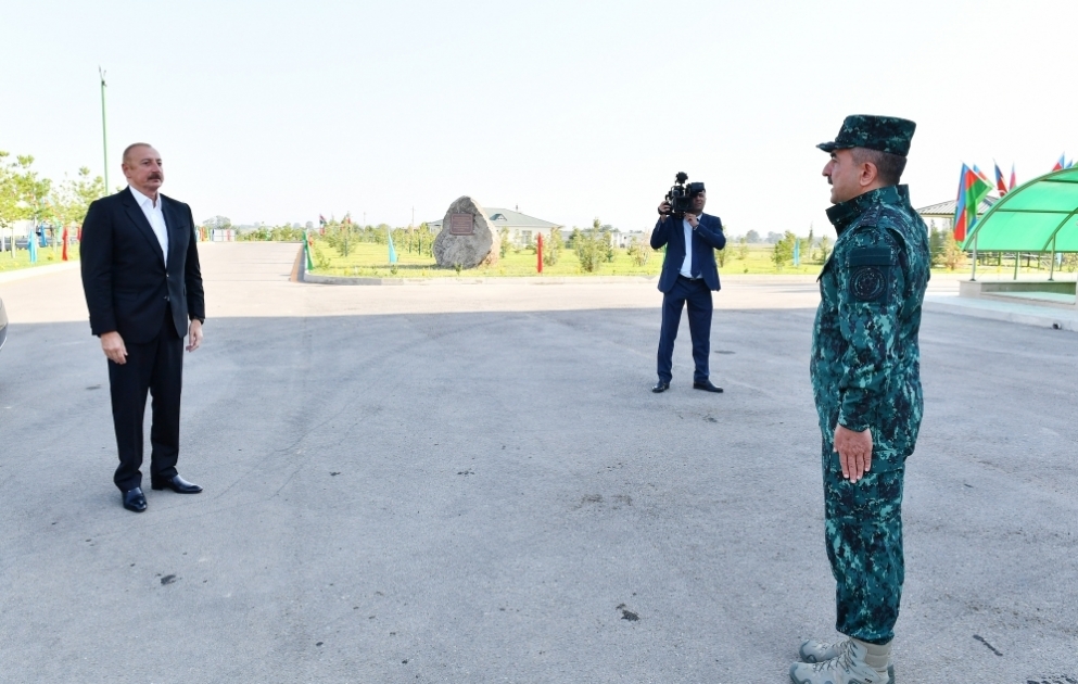 Le président Ilham Aliyev visite le complexe de garnison de la division de gardes-frontières de Gazakh