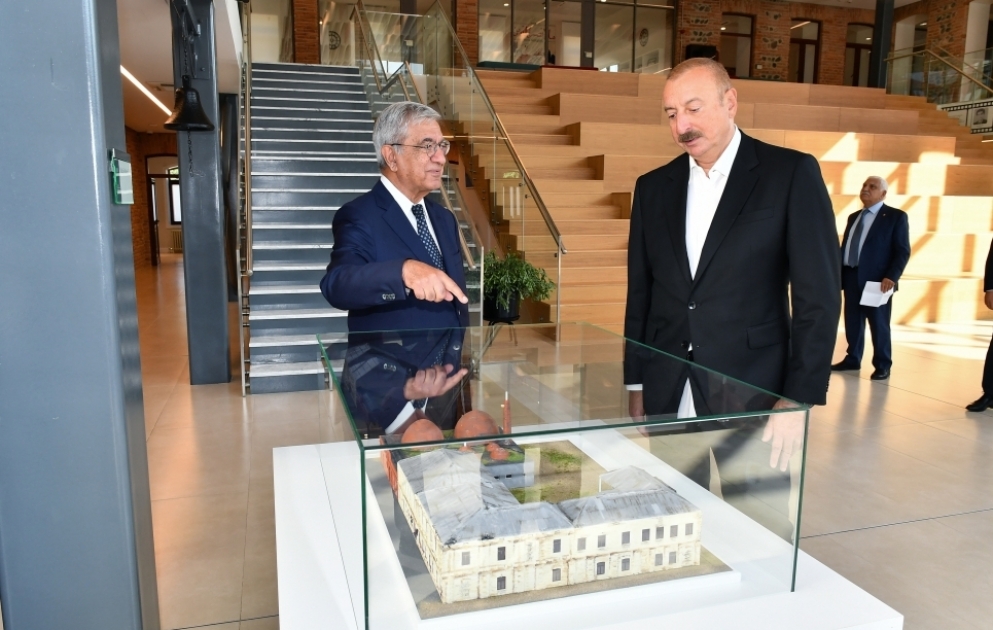 Le président Ilham Aliyev visite le Centre de Gazakh du Séminaire des enseignants de Gazakh de l’Université ADA