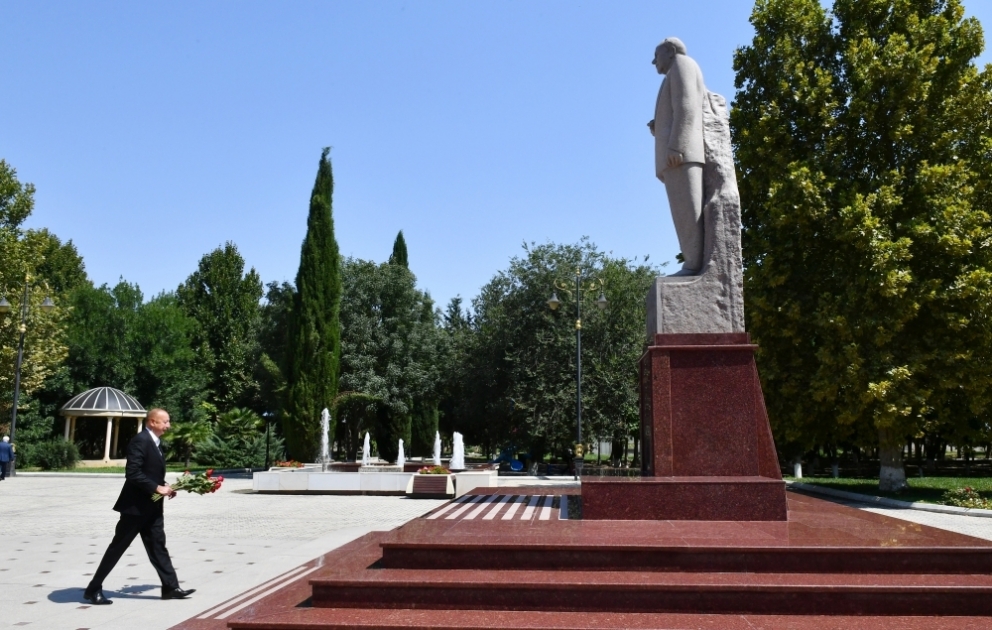 Präsident Ilham Aliyev im Rayon Samukh eingetroffen