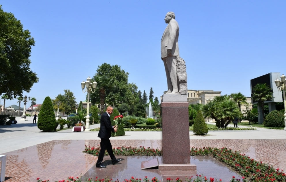 Le président Ilham Aliyev se déplace dans la région de Berdé