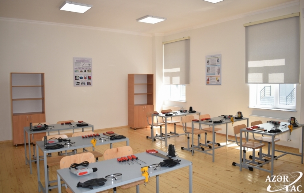Prezidentin şəmkirli şagirdlər üçün bərpa etdiyi məktəb