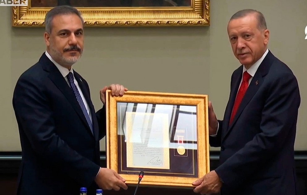 Bu medalı Qarabağda şəhid olmuş dostlarımın adından alıram - Hakan Fidan