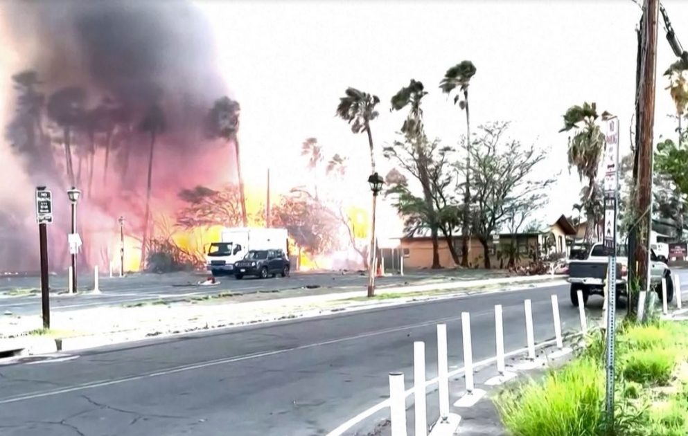 Hawaii's Maui wildfire burns through tourist town