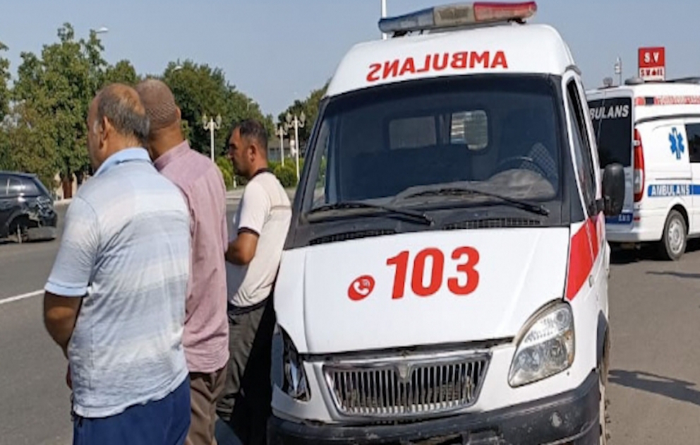 Qəzada xəsarət alanları aparan təcili yardım maşını da qəzaya düşdü
