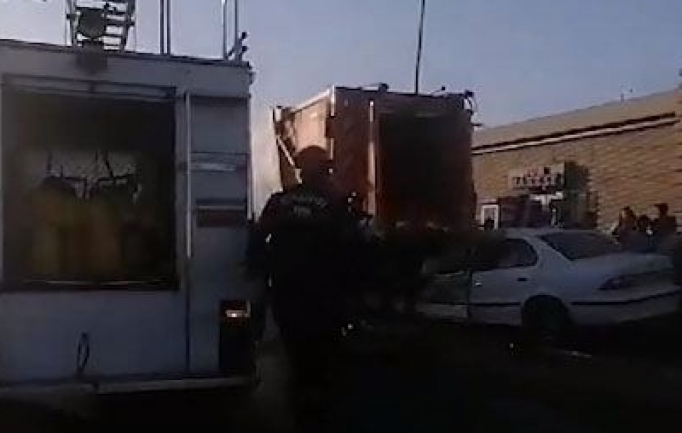 FHN avtomobildə sıxılı vəziyyətdə qalan şəxsi xilas etdi