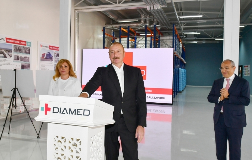 Präsident Ilham Aliyev weiht Pharmafabrik „Diamed“ in Pirallahi ein