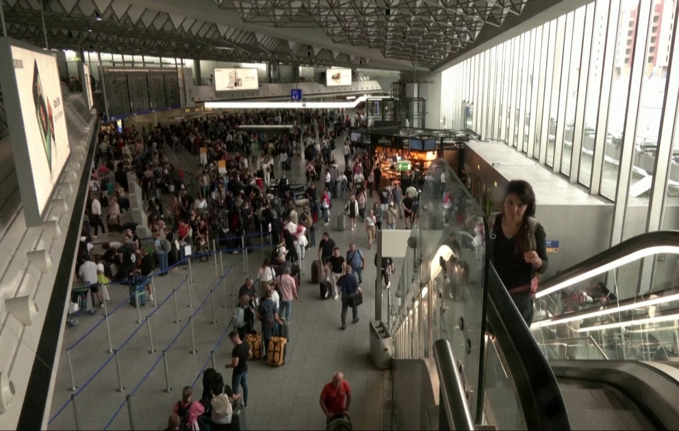 Frankfurt hava limanında reyslər təxirə salınıb