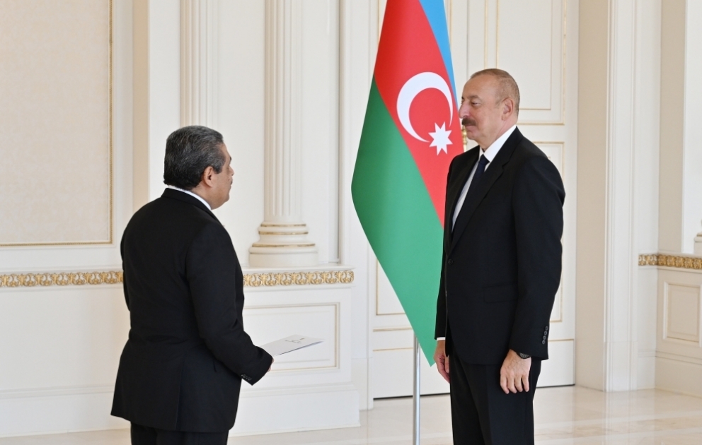 Prezident İlham Əliyev Kolumbiyanın Azərbaycanda yeni təyin olunmuş səfirinin etimadnaməsini qəbul edib 
 YENİLƏNİB