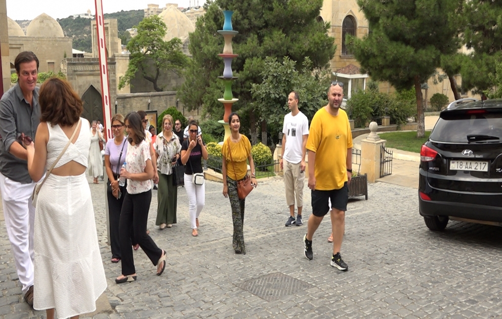 Ölkəmizin artmaqda olan qonaqları - Turistlər