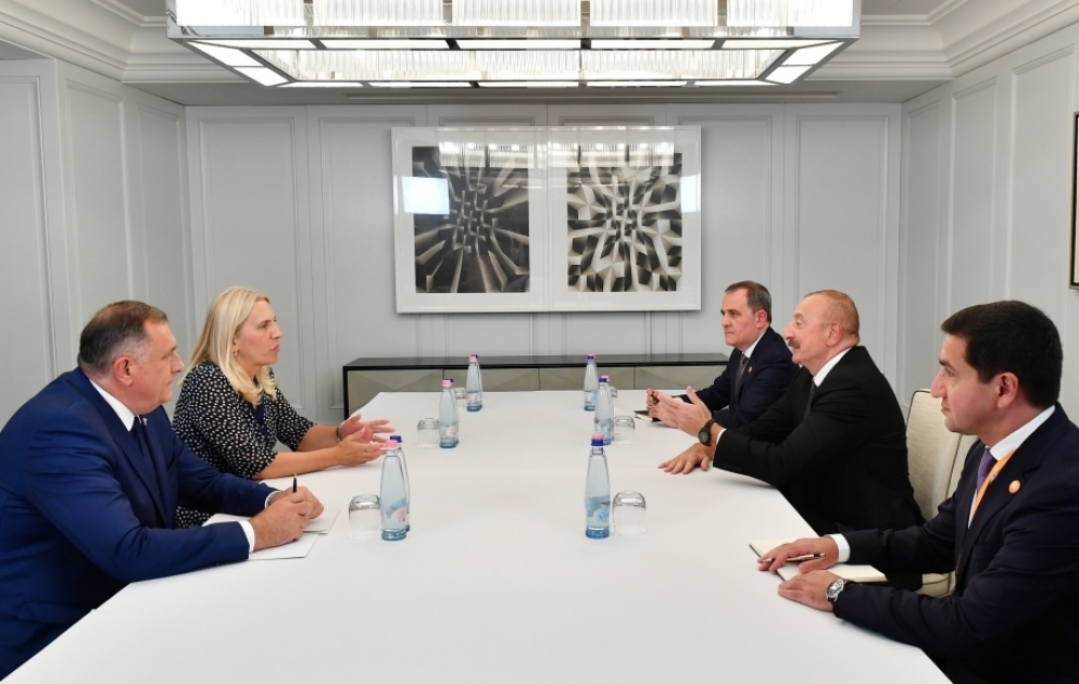 Le président Ilham Aliyev rencontre le membre de la présidence collégiale de la Bosnie-Herzégovine Zeljka Cvijanovic et le président serbe Milorad Dodik