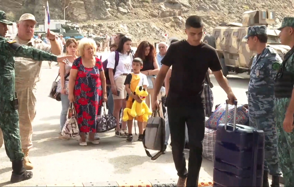 Azərbaycan qanunlarını qəbul etməyən separatçılar Qarabağı tərk edirlər