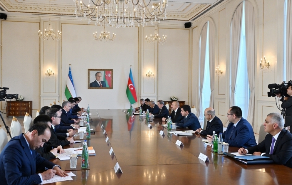 Réunion élargie des présidents azerbaïdjanais et ouzbek