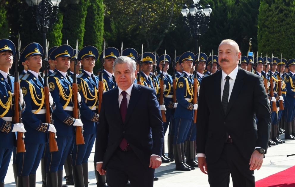 Offizieller Empfang des usbekischen Präsidenten Shavkat Mirziyoyev in Baku