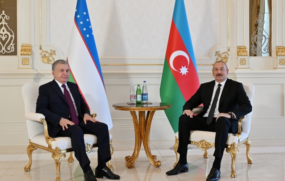 Präsidenten von Aserbaidschan und Usbekistan treffen sich in unter vier Augen