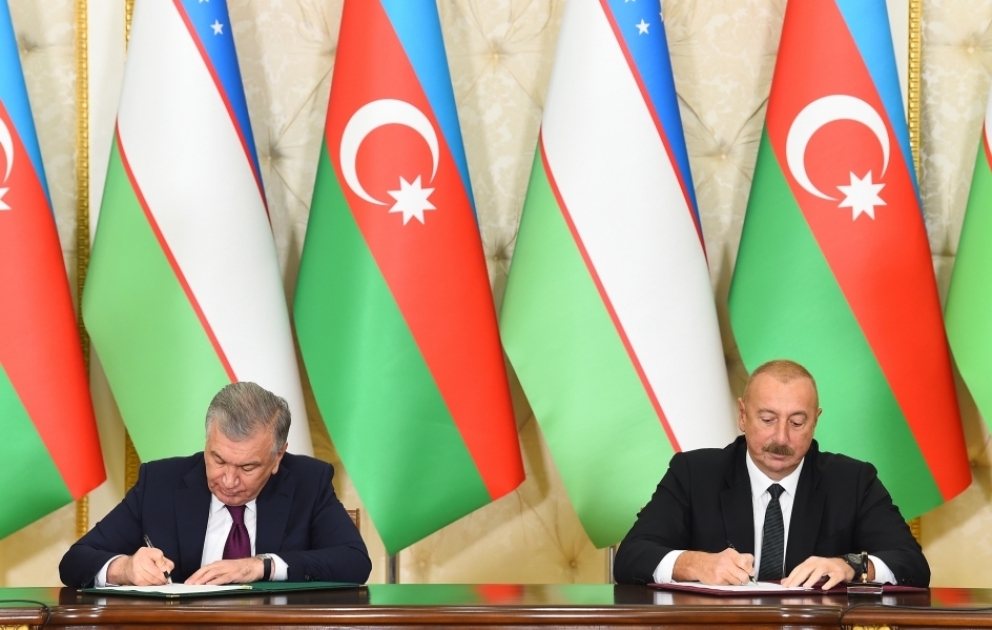 L’Azerbaïdjan et l’Ouzbékistan signent des documents