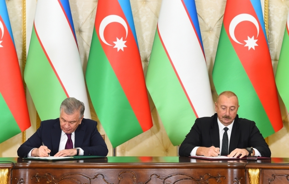 Aserbaidschan und Usbekistan unterzeichnen Dokumente